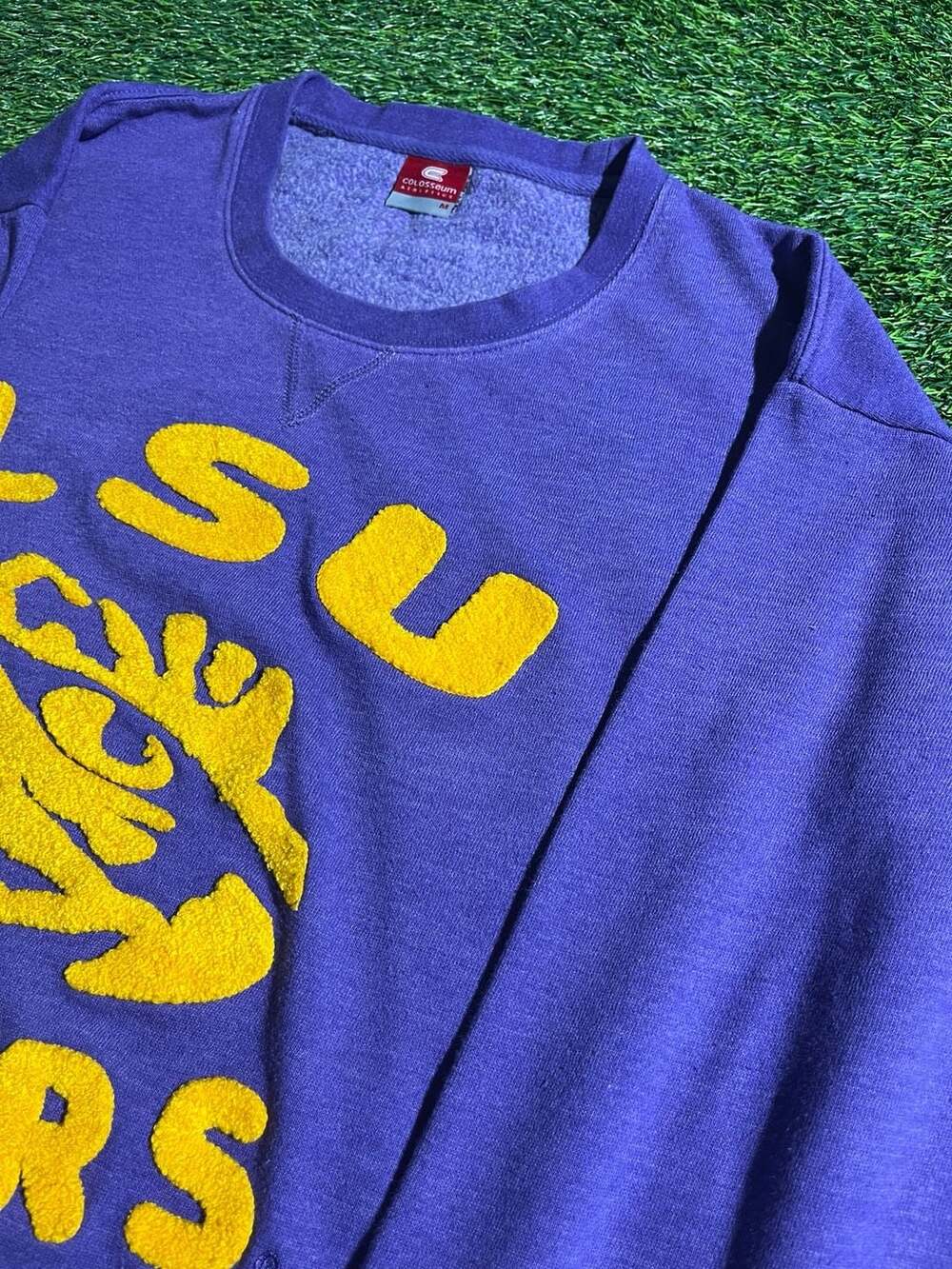 Colosseum Athletics LSU Tigers Sweatshirt Size M Purple Chenille Logo